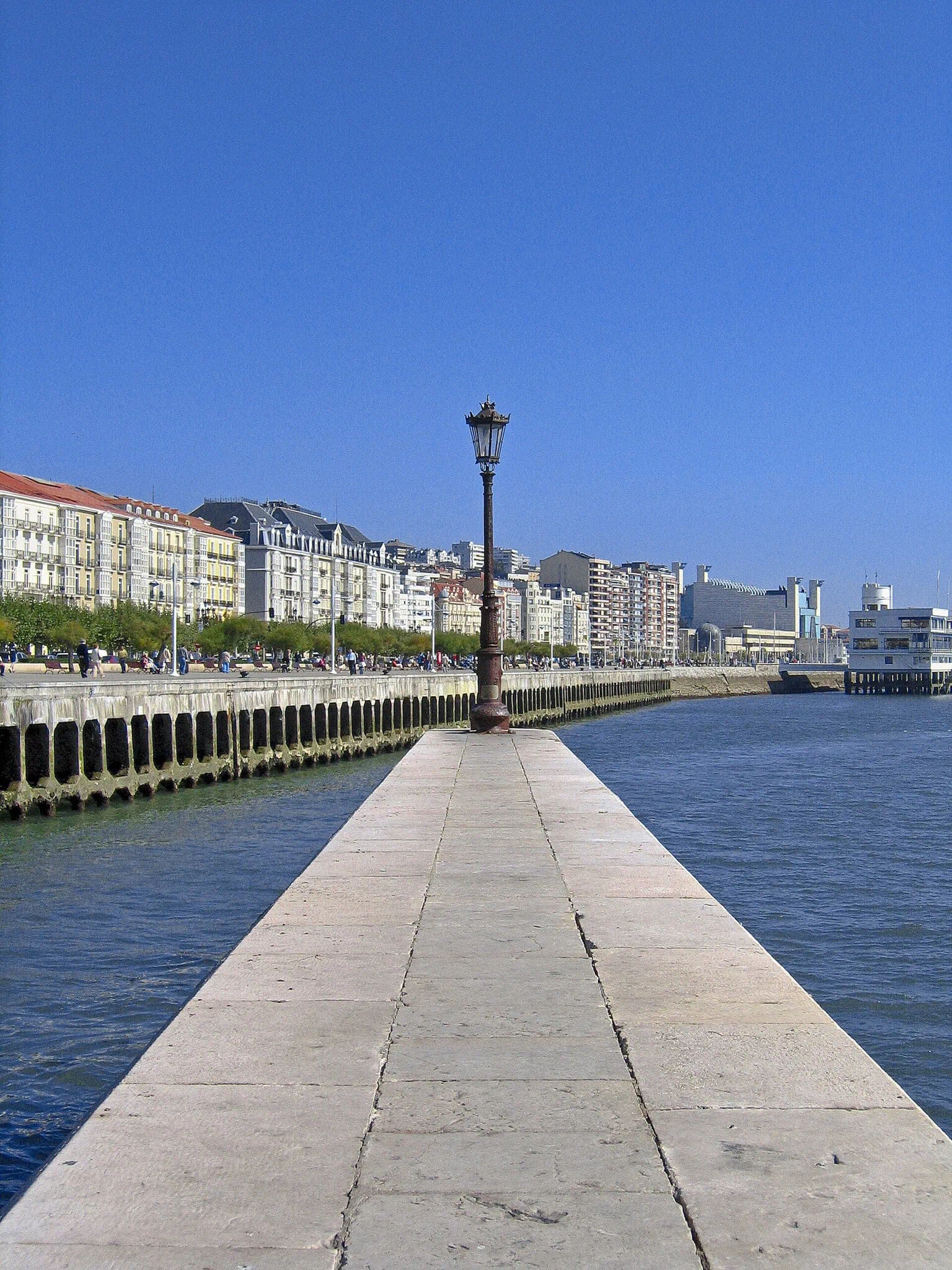 Paseo de Pereda a záliv