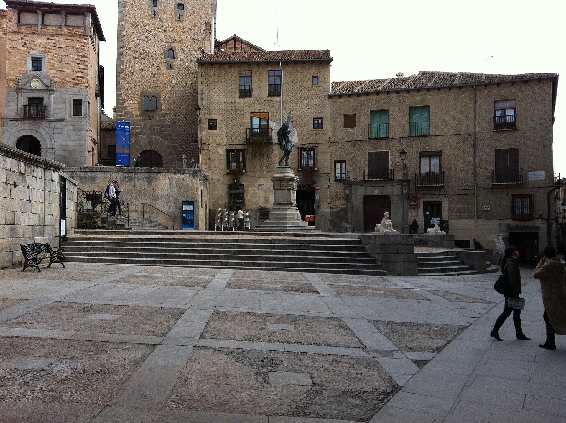Segovia, Španělsko: 14 tipů, co vidět a dělat 7 Náměstí Plaza de Medina del Campo