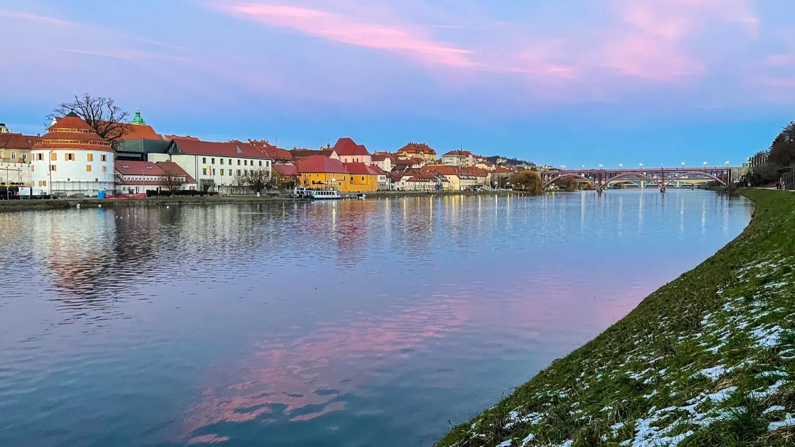 Staré město Mariboru u řeky Drávy