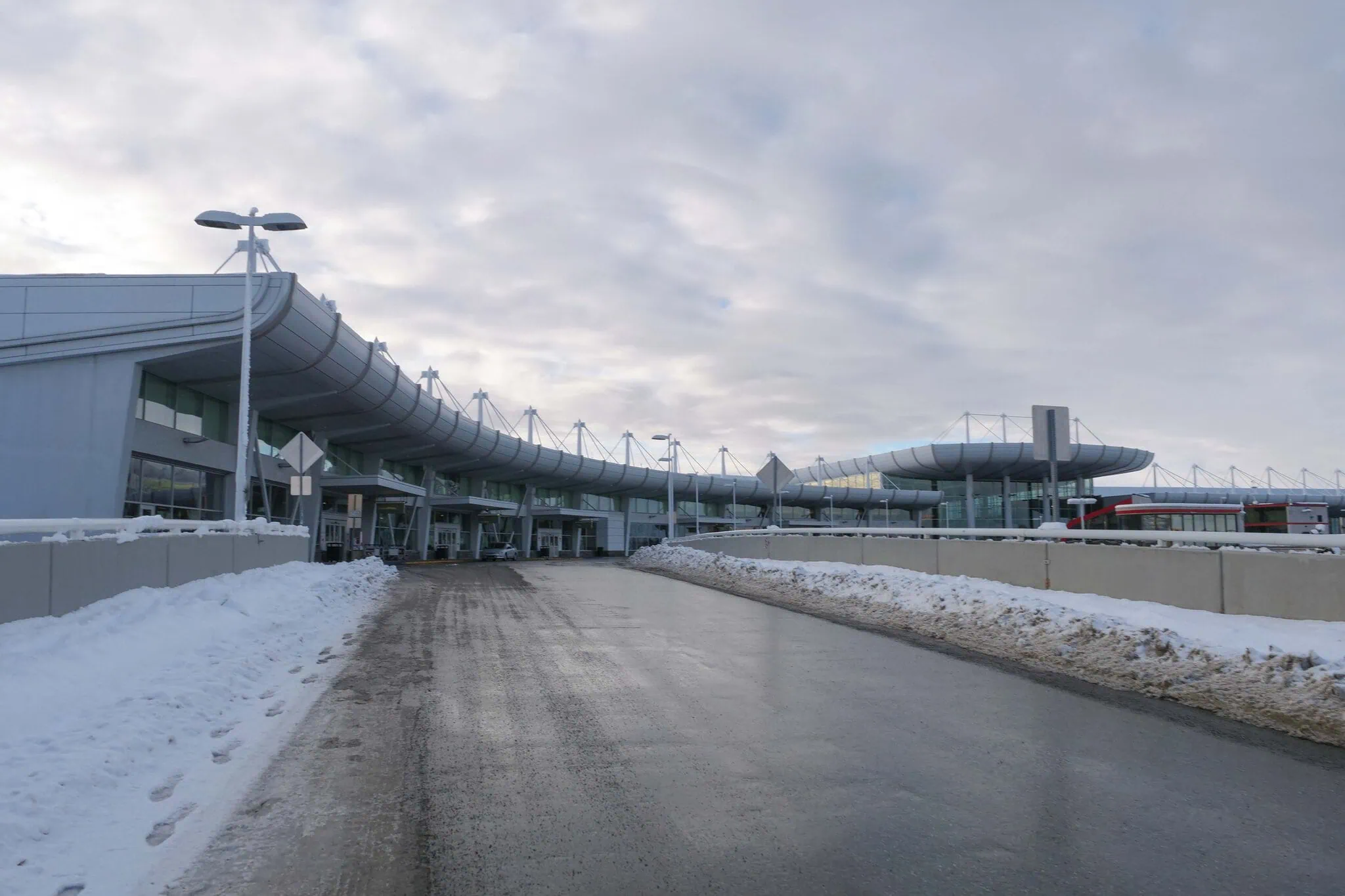 Aljaška roadtrip: Nejlepší itinerář na 7, 10, 14 a 21 dní 3 Terminál letiště Ted Stevens v Anchorage