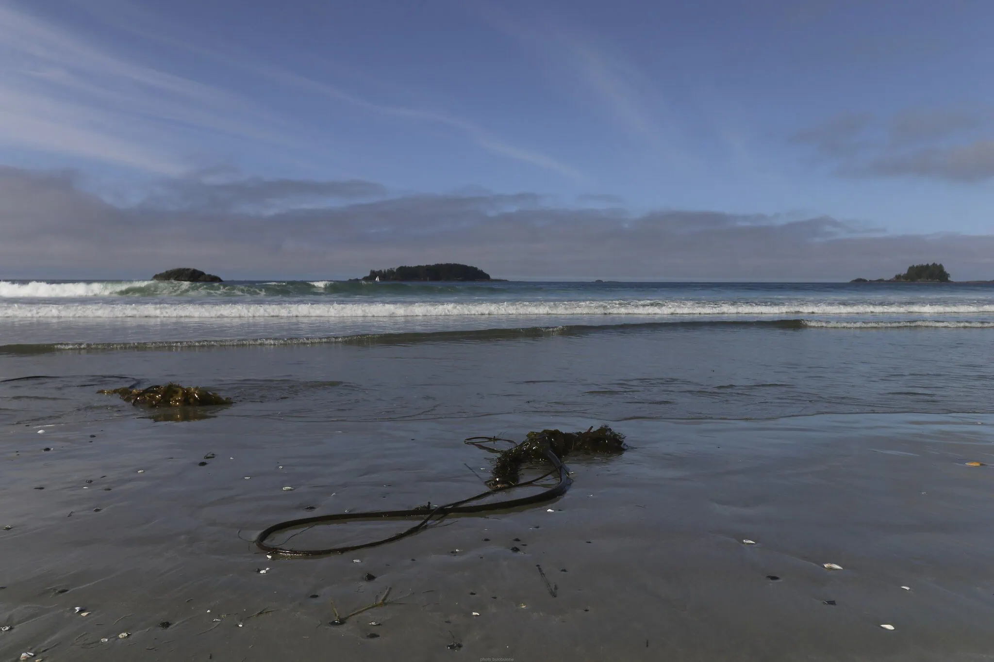 Tofino, Kanada: 12 tipů, co vidět a dělat (surf, storm watching, Pacific Rim) 1 Panorama Long Beach na Vancouver Islandu u Tofina