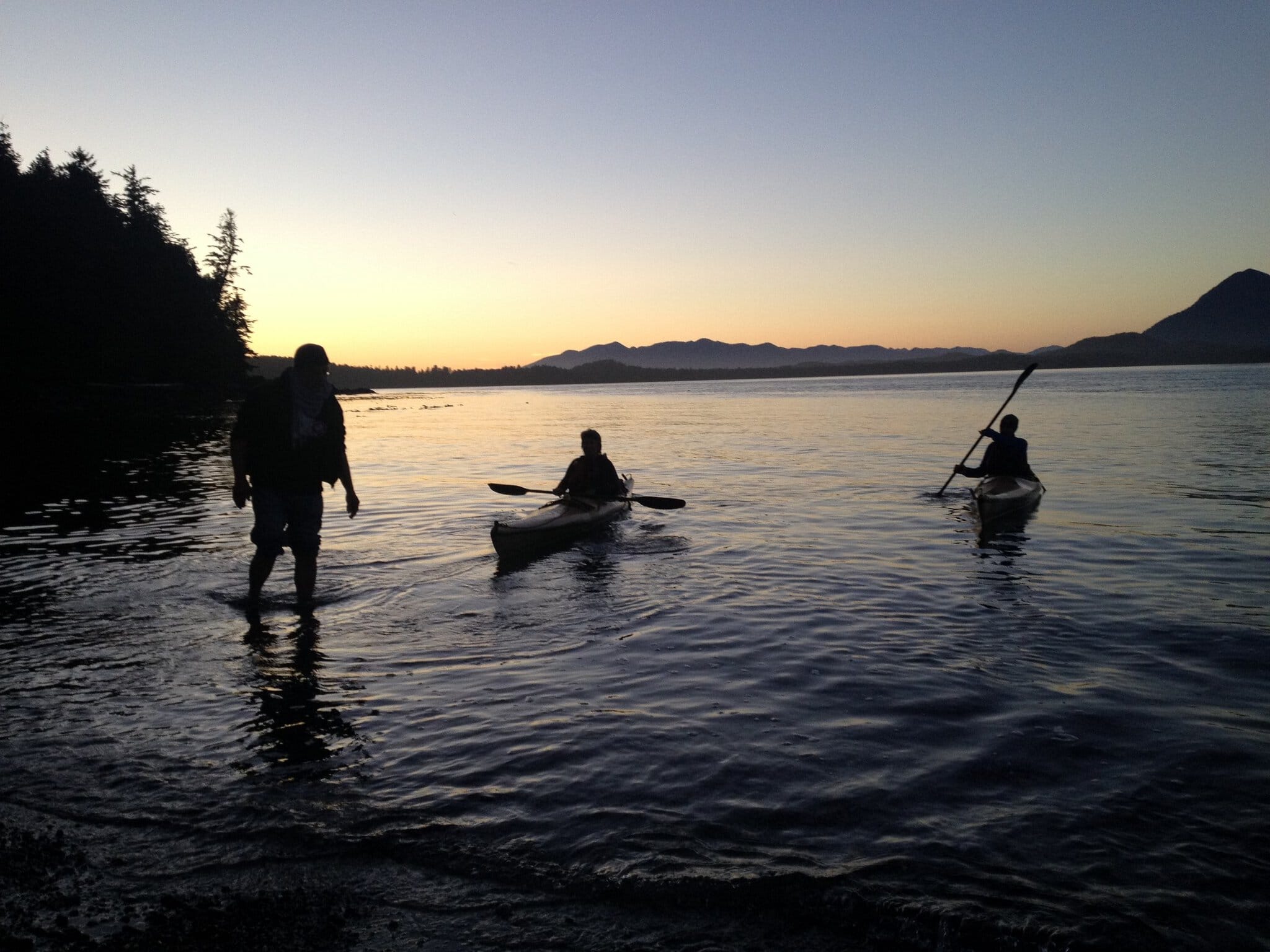 Tofino, Canada: 12 lucruri de văzut și făcut (surf, storm watching, Pacific Rim) 13 Caiac marin în Clayoquot Sound lângă Tofino