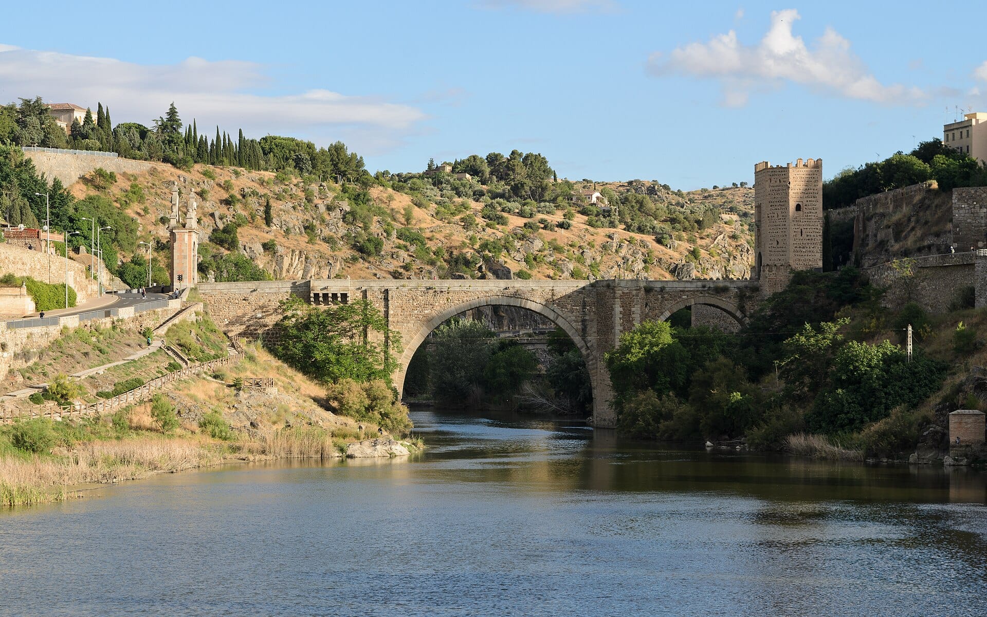 Toledo, Španělsko: 15 tipů, co vidět ve městě tří kultur 9 Římský most Puente de Alcántara