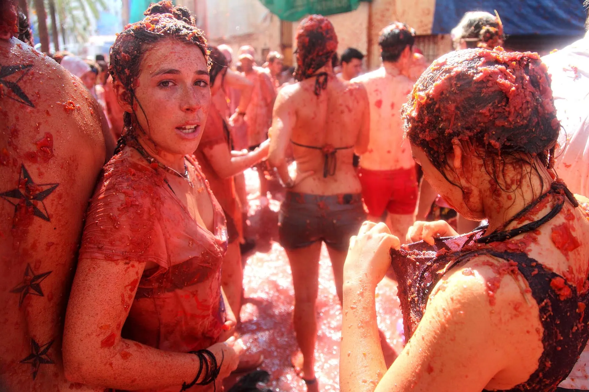 La Tomatina: The Tomato Battle in Buñol (How to Join In) 1 La Tomatina festival in Buñol, Spain