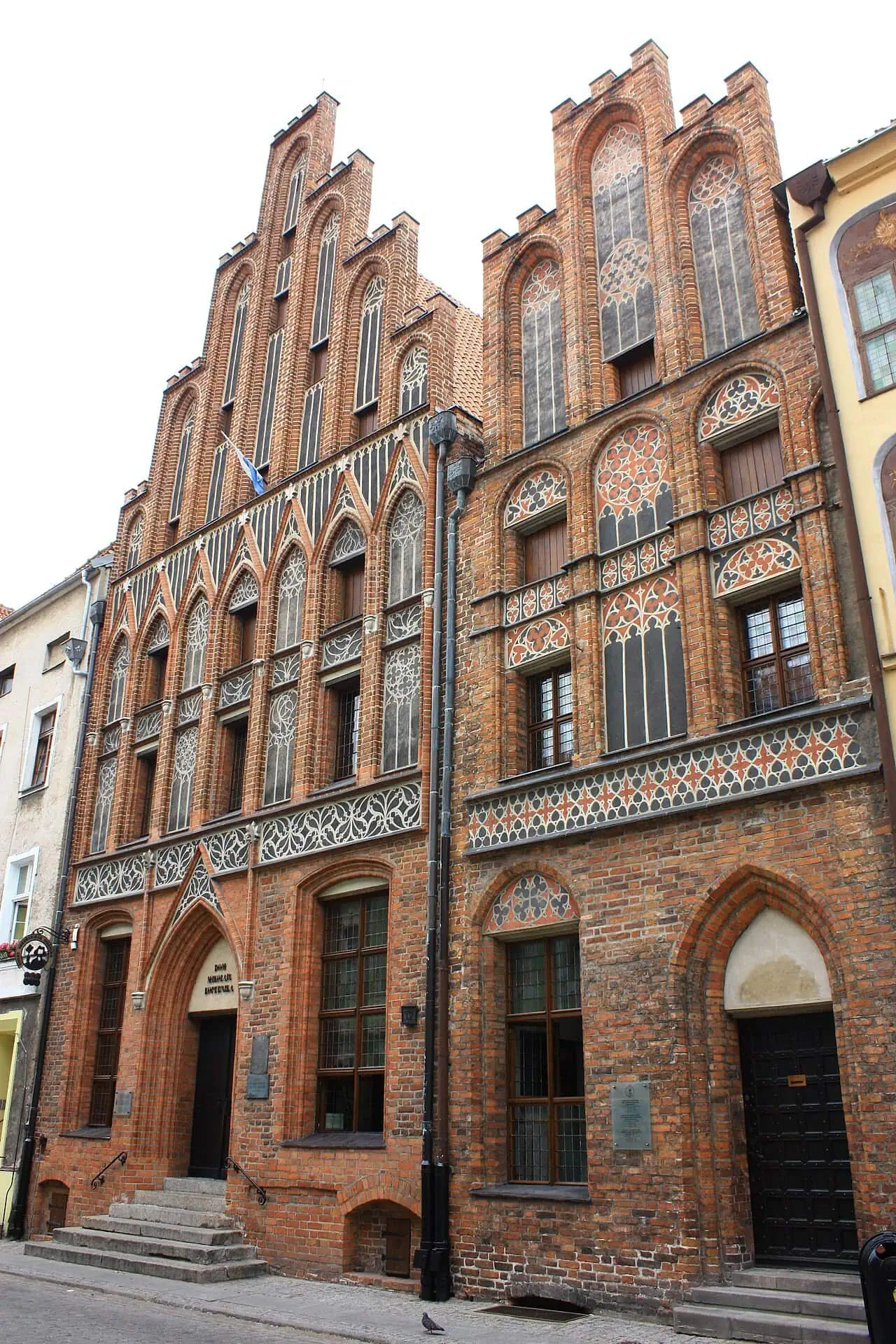 Toruň, Polsko: 12 tipů, co vidět a dělat (UNESCO, perník, Koperník) 10 Rodný dům Mikuláše Koperníka (Dom Kopernika) v Toruni s gotickými štíty