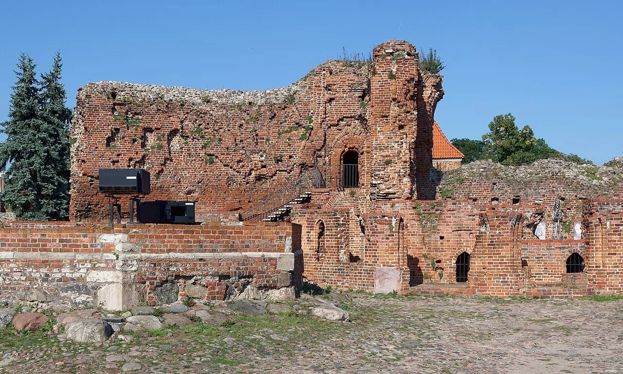 Toruň, Polsko: 12 tipů, co vidět a dělat (UNESCO, perník, Koperník) 18 Ruiny křižáckého hradu (Zamek Krzyżacki) v Toruni