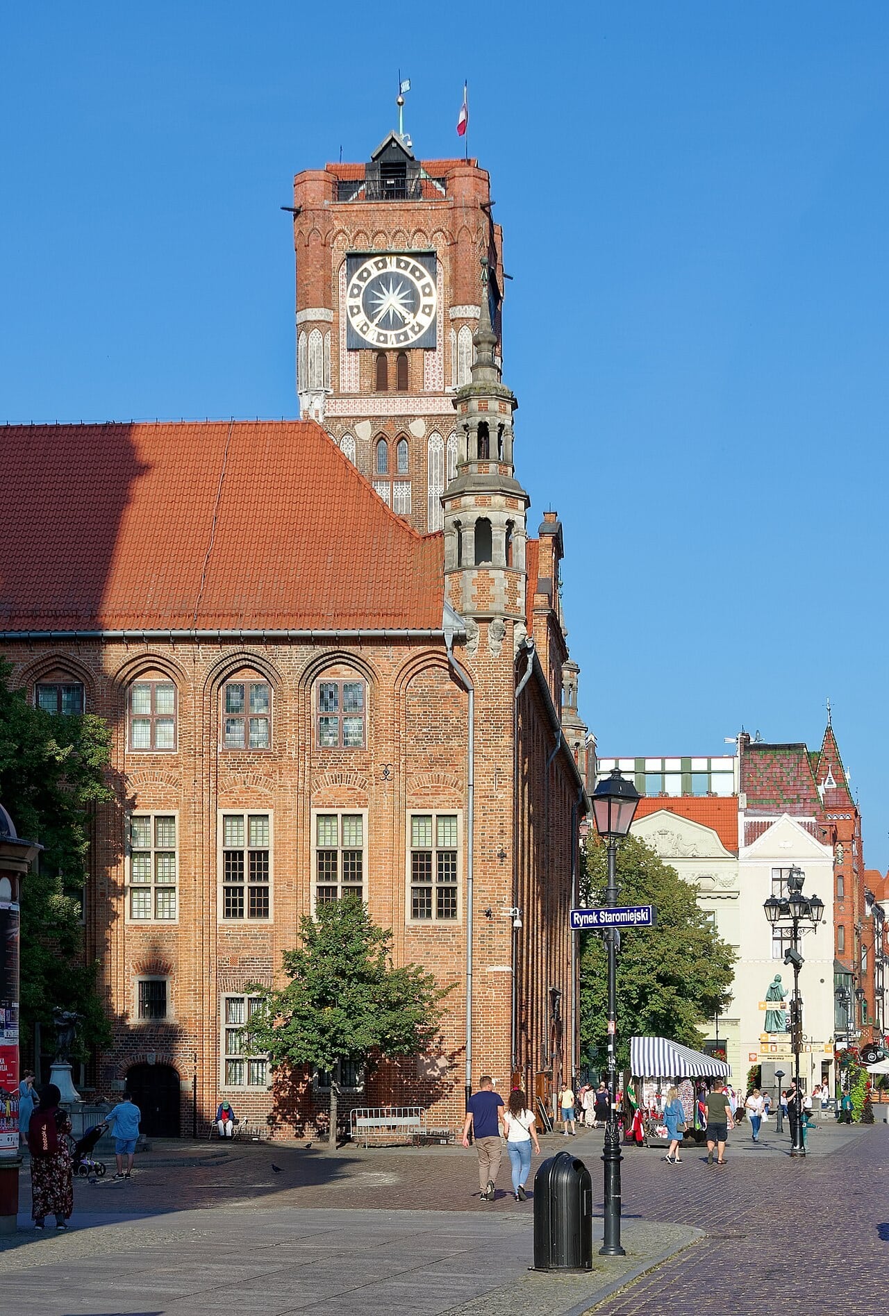 Toruň, Polsko: 12 tipů, co vidět a dělat (UNESCO, perník, Koperník) 6 Staroměstská radnice na hlavním náměstí Stary Rynek v Toruni