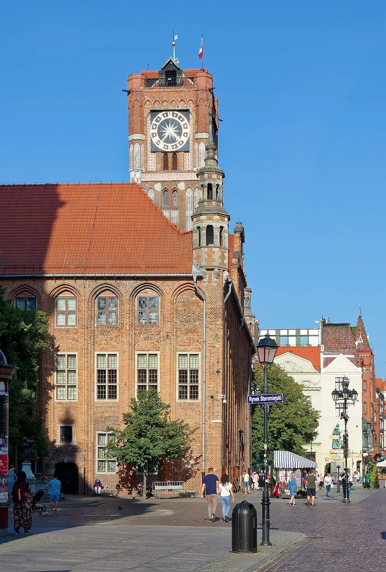 Toruň, Polsko: 12 tipů, co vidět a dělat (UNESCO, perník, Koperník) 6 Staroměstská radnice na hlavním náměstí Stary Rynek v Toruni