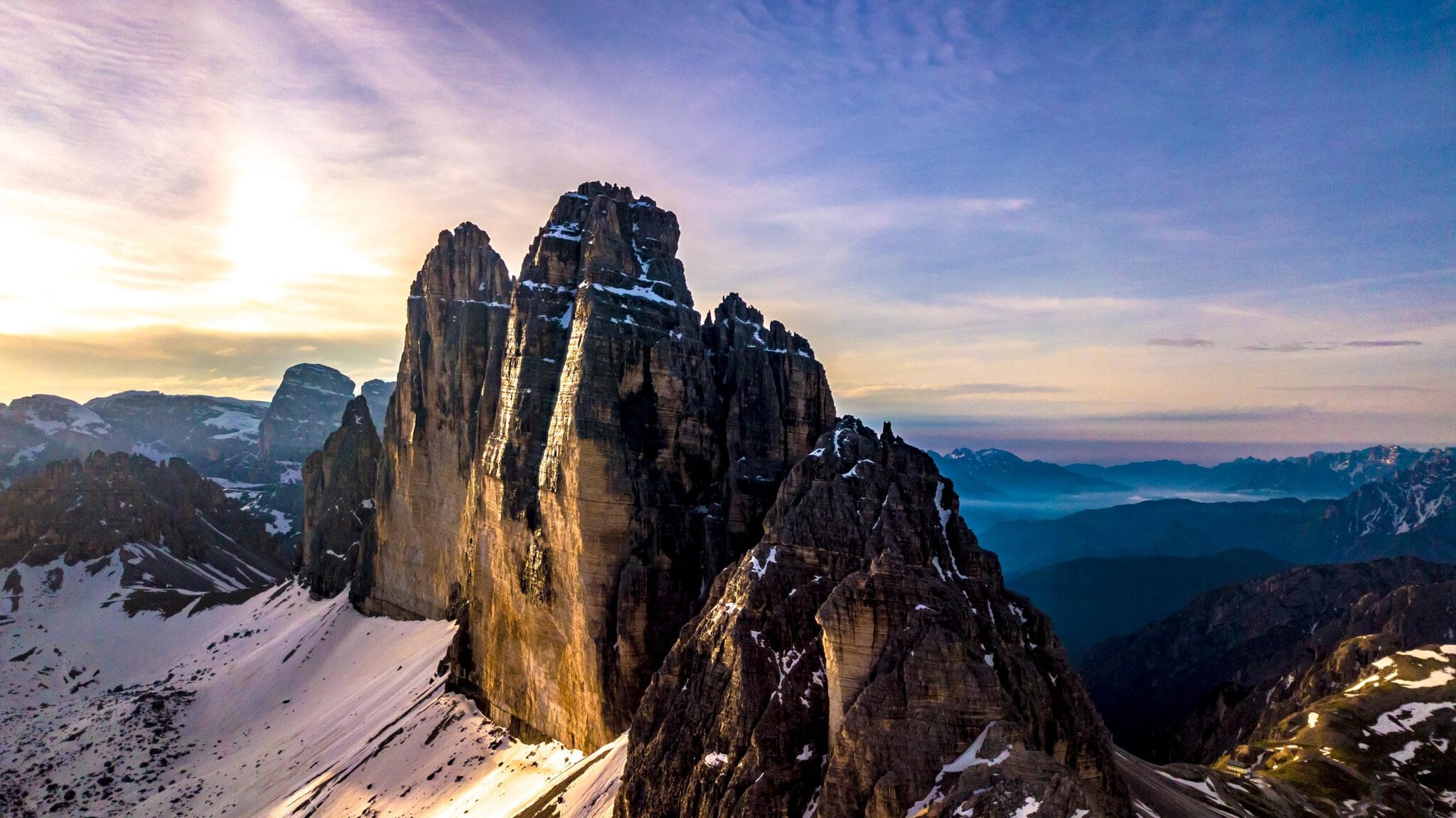 Dolomity: 15 najkrajších miest + kompletný sprievodca (2026) 4 Najikonickejší trek v talianskych Alpách je určite Tre Cime di Lavaredo či Drei Zinnen