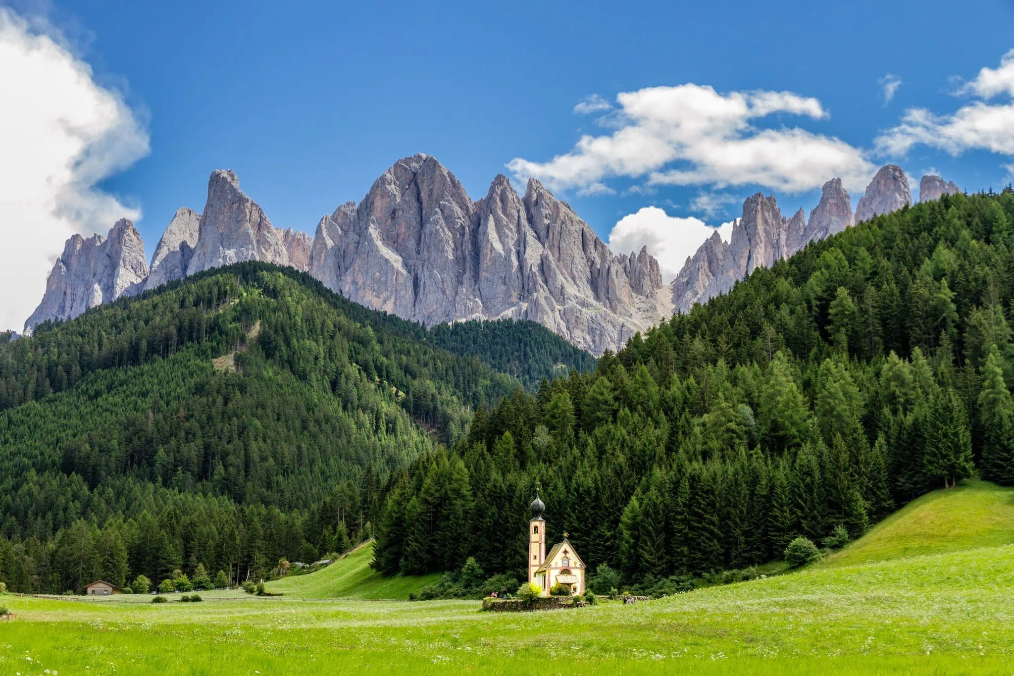 Zubaté štíty skupiny Odle (Geisler) nad Val di Funes