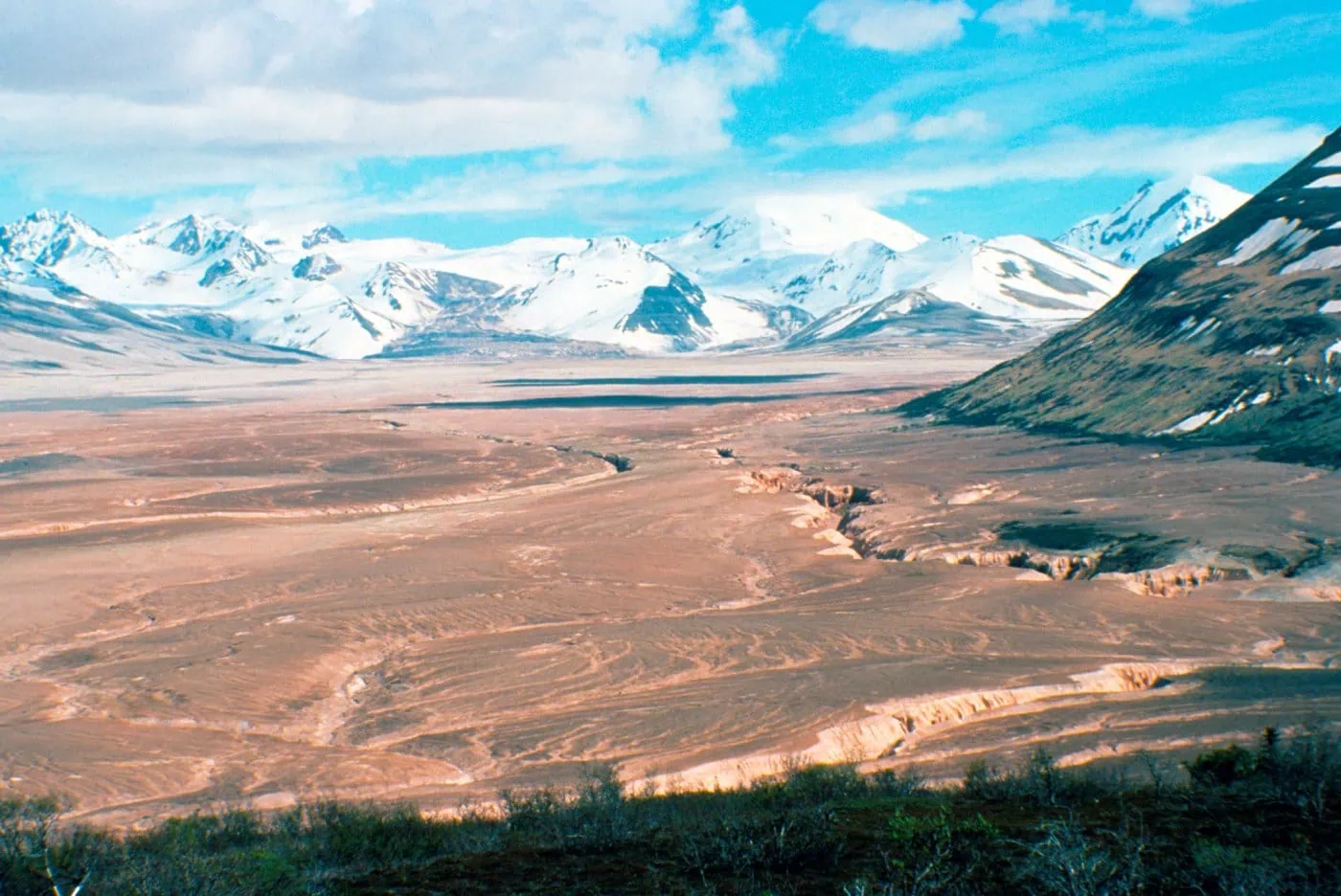 Katmai a Brooks Falls, Aljaška: ikonické sledovanie medveďov (Fat Bear Week) 6 Valley of Ten Thousand Smokes z Overlook Cabin