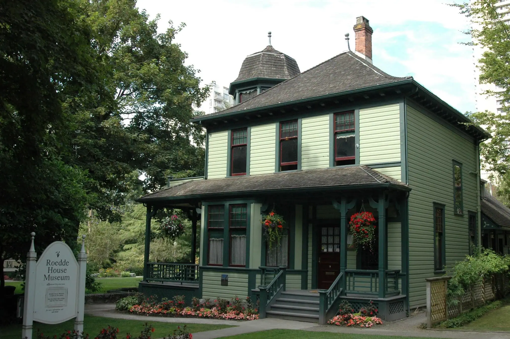 27 tipů, co vidět ve Vancouveru + 5 tipů na výlet 31 Roedde House Museum — viktoriánská vila ve čtvrti West End