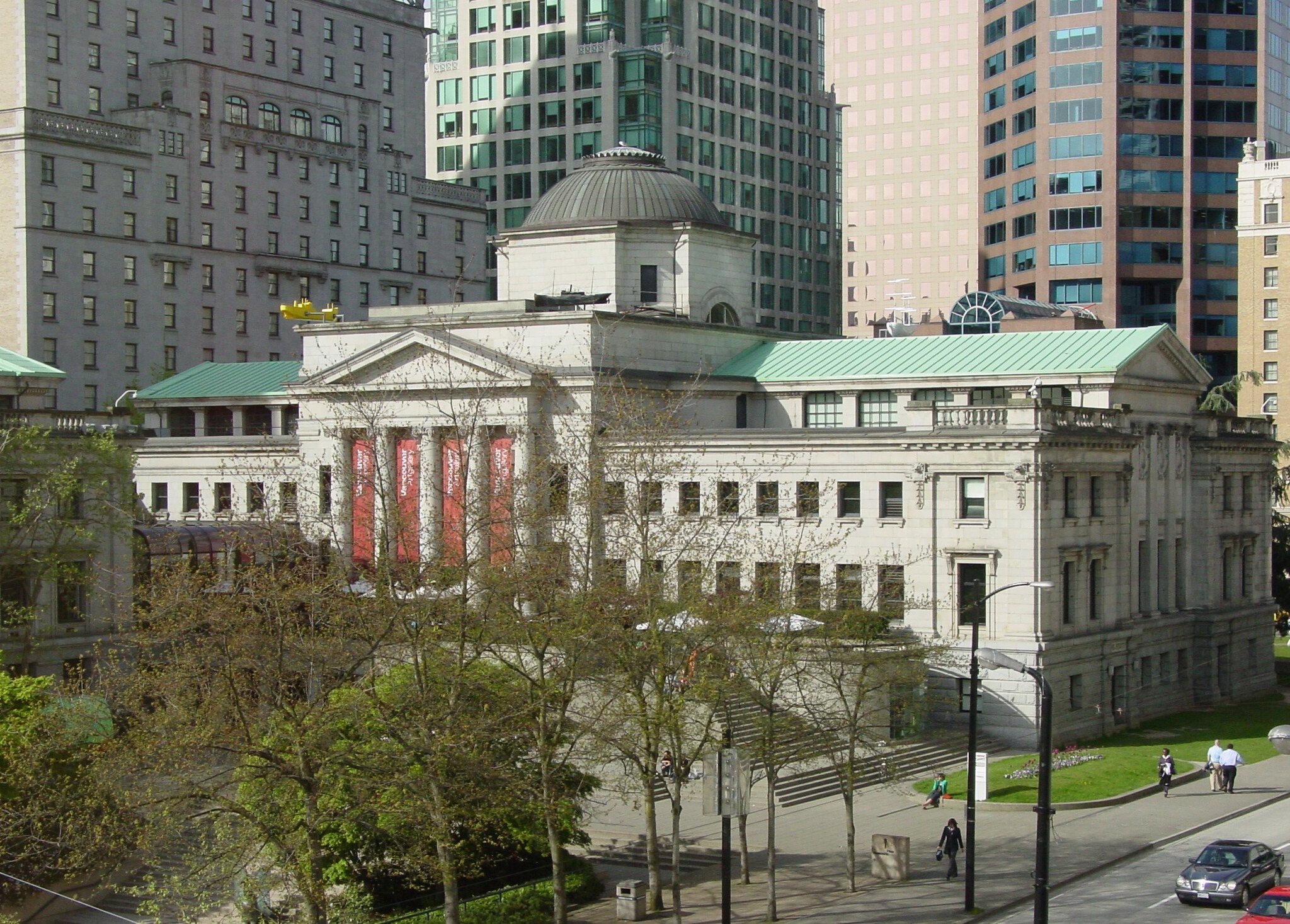 27 de lucruri de văzut în Vancouver, Canada + 5 idei de excursii 26 Clădirea Vancouver Art Gallery din Robson Square