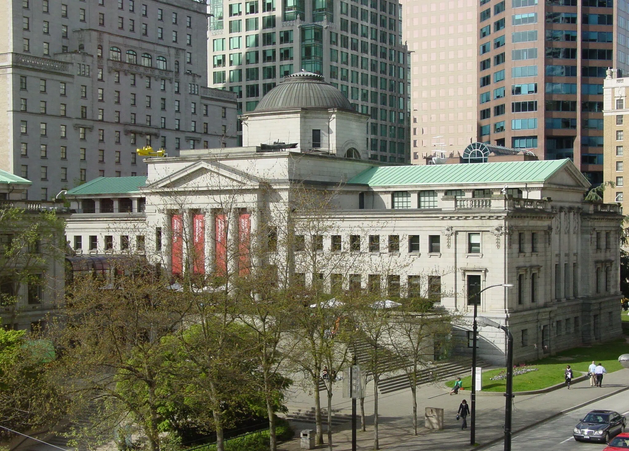 27 tipů, co vidět ve Vancouveru + 5 tipů na výlet 26 Budova Vancouver Art Gallery na Robson Square