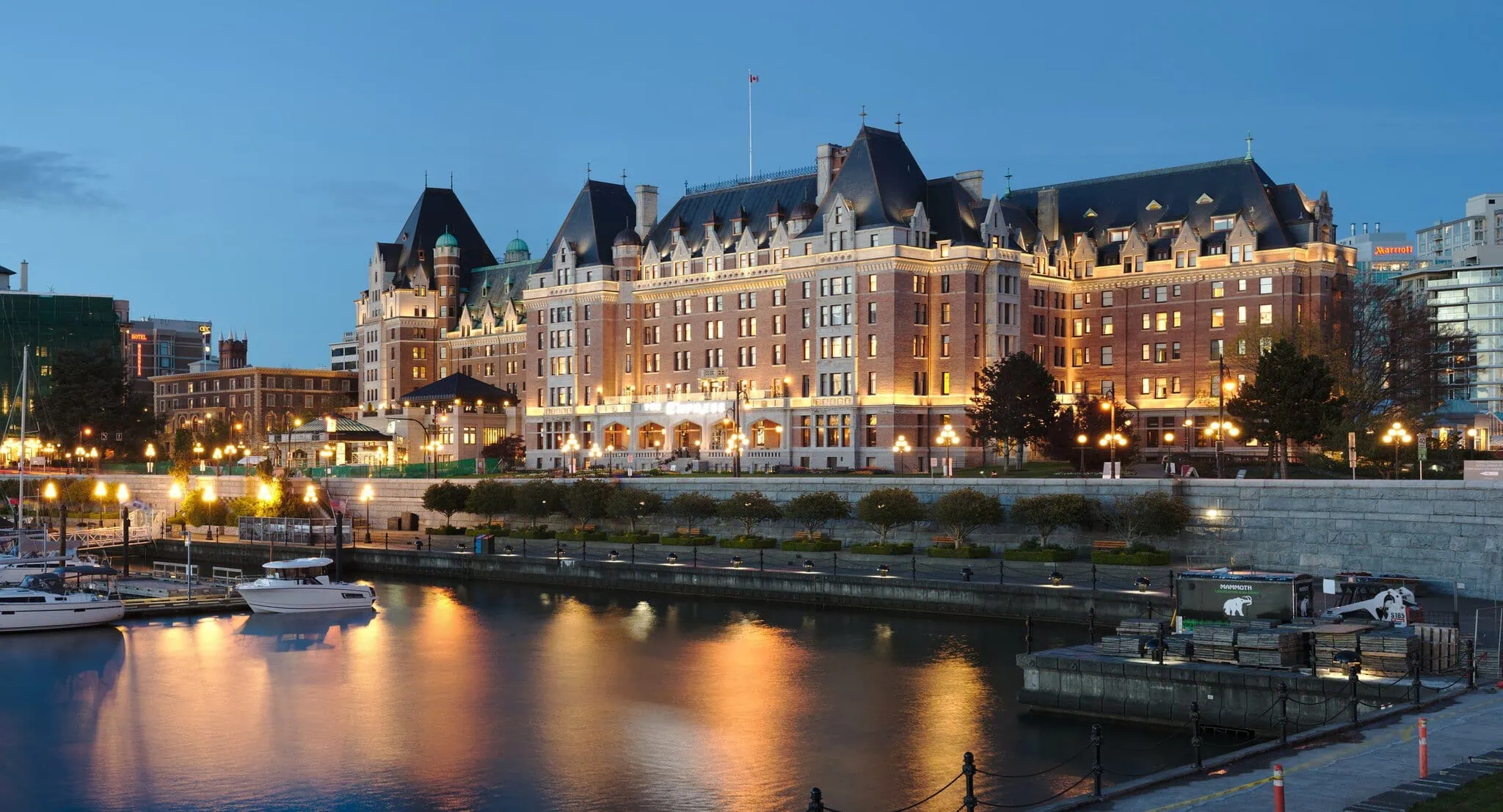 Hotel Fairmont Empress ve Victorii za modré hodiny