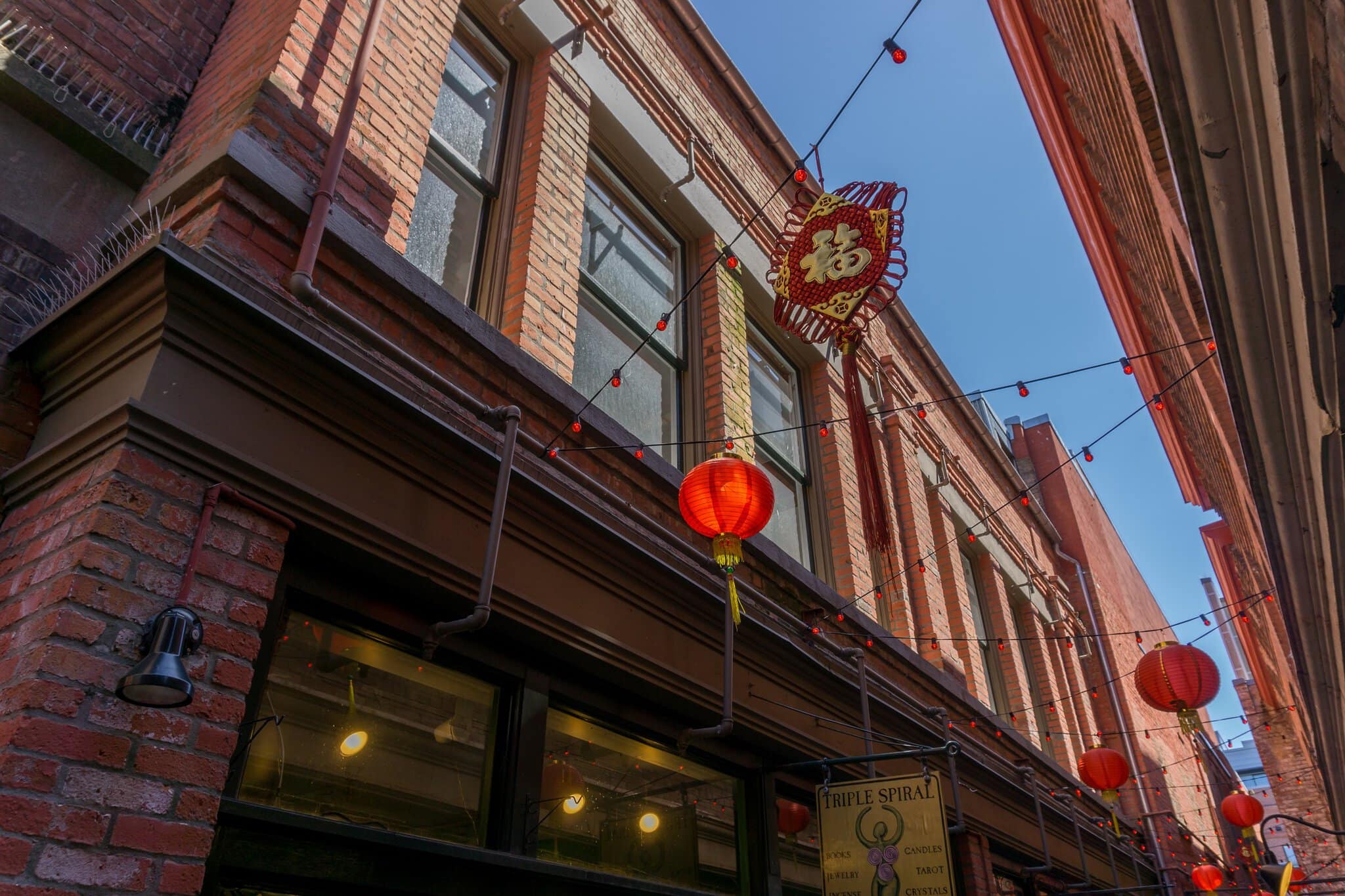 Victoria, Canada: 12 lucruri de văzut și făcut (Inner Harbour, Butchart, ceai) 9 Fan Tan Alley în cartierul chinezesc din Victoria