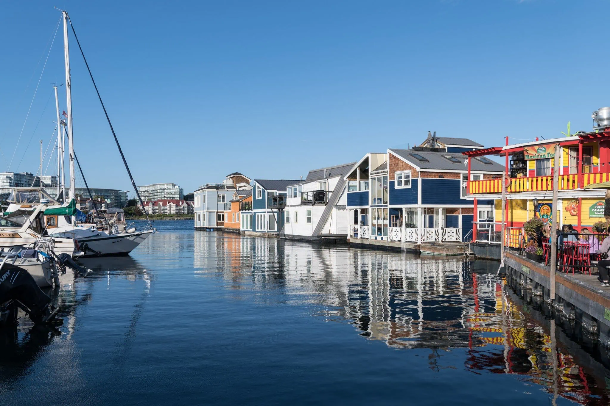 Barevné domečky na Fisherman's Wharf ve Victorii