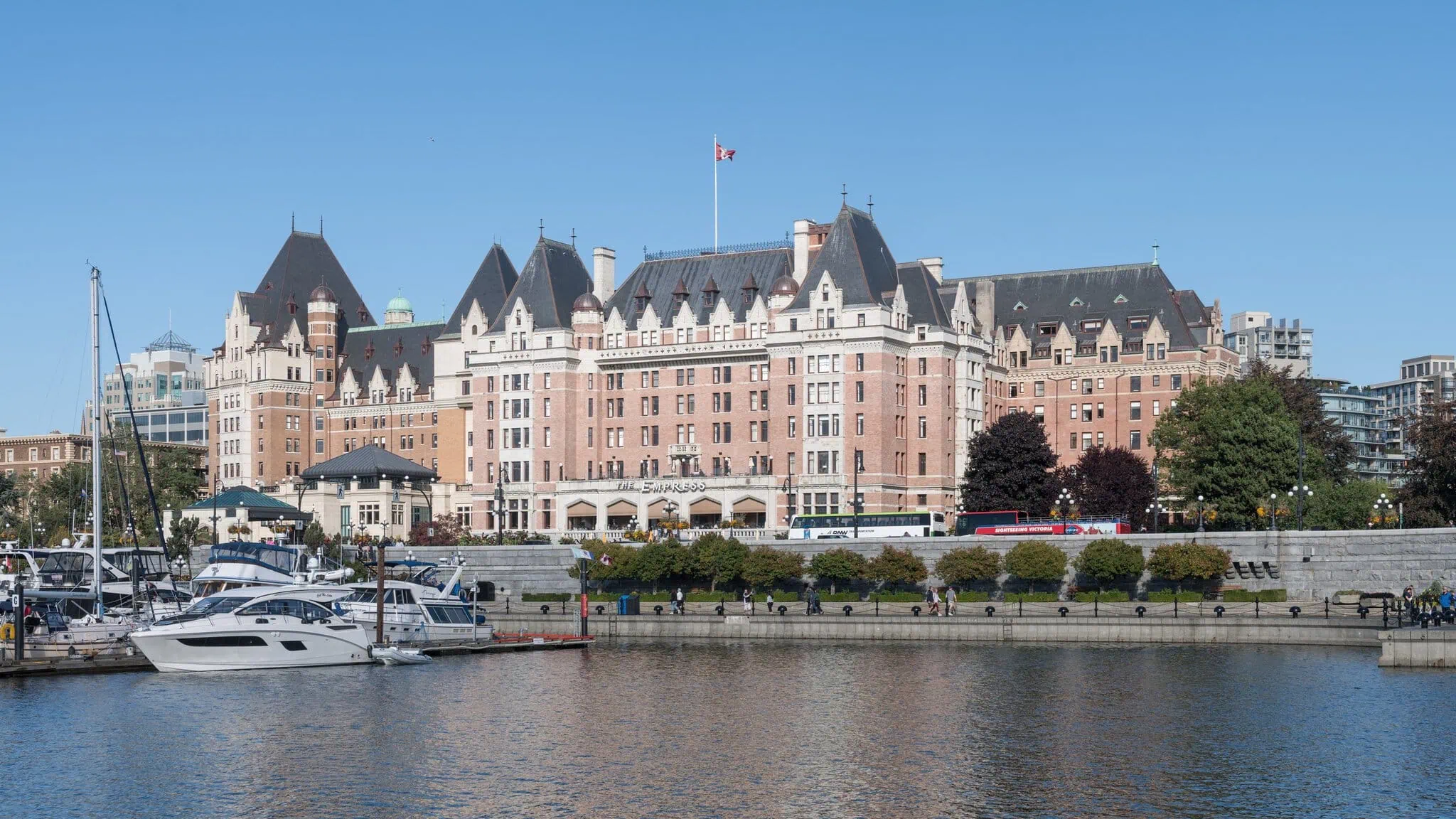 Inner Harbour ve Victorii s hotelem Empress