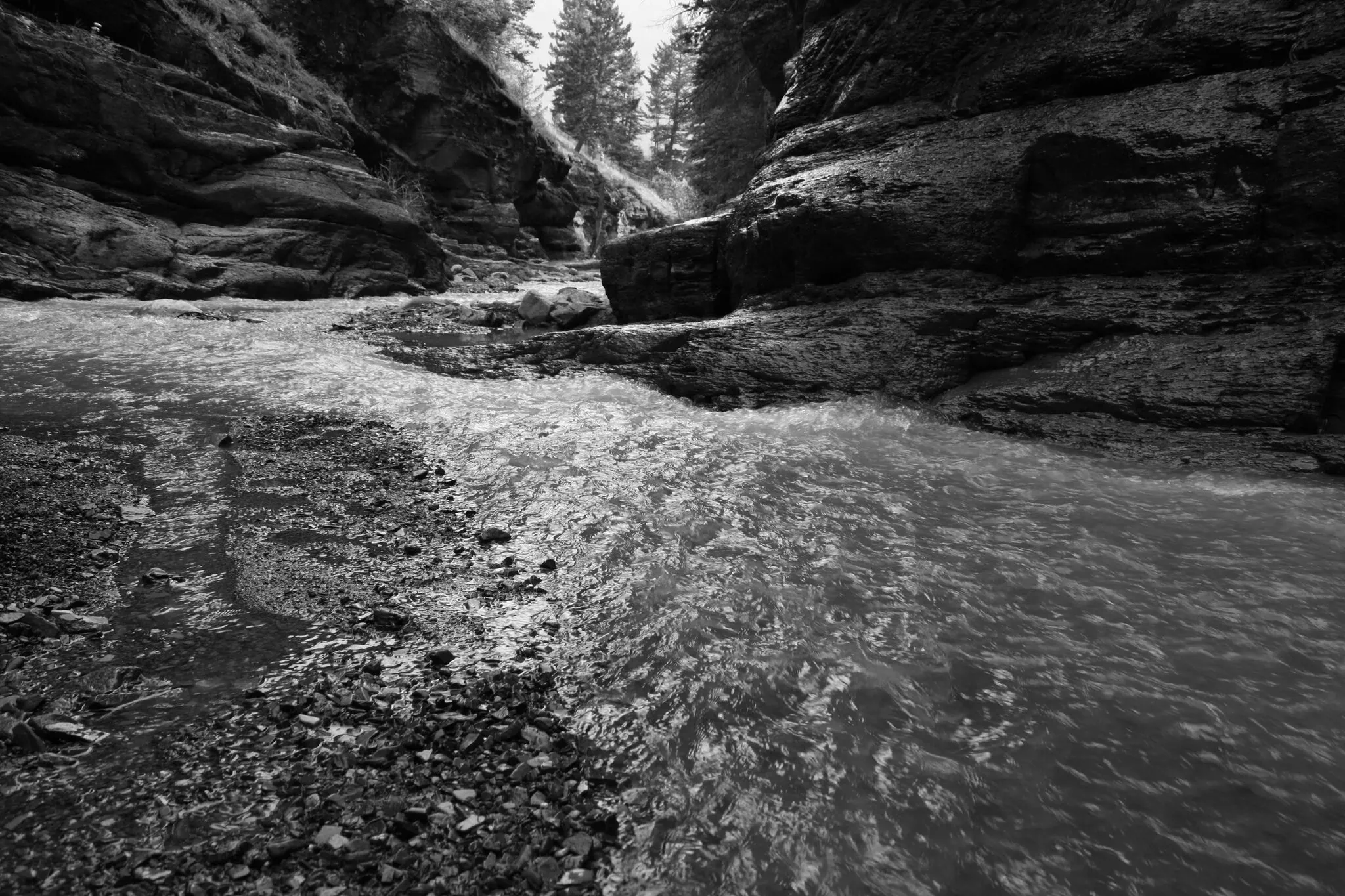 Waterton Lakes, Kanada: 10 tipů, co vidět a dělat 5 Červené skály Red Rock Canyon ve Watertonu
