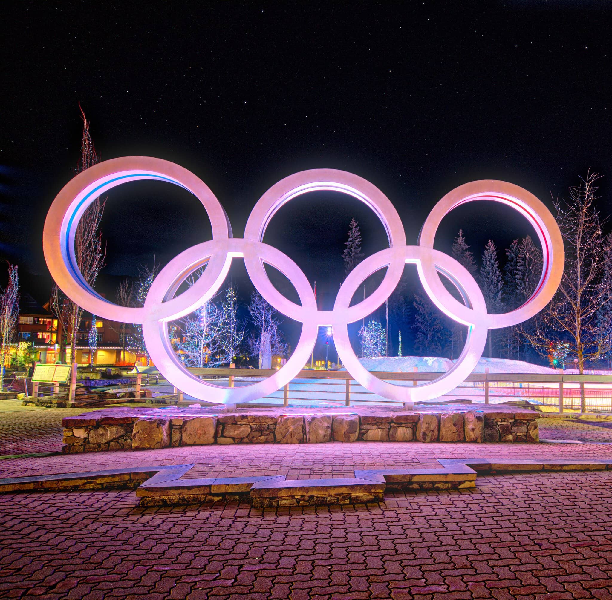 Whistler, Canada: 12 lucruri de văzut și făcut (vară și iarnă) 6 Zona pietonală Whistler Village