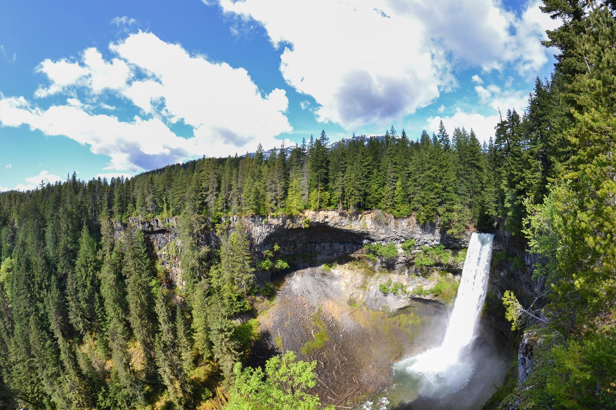 Whistler, Canada: 12 lucruri de văzut și făcut (vară și iarnă) 11 Cascada Brandywine Falls pe Sea-to-Sky Highway