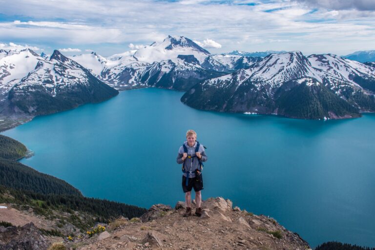 Lukáš na vrcholu Panorama Ridge nad Garibaldi Lake