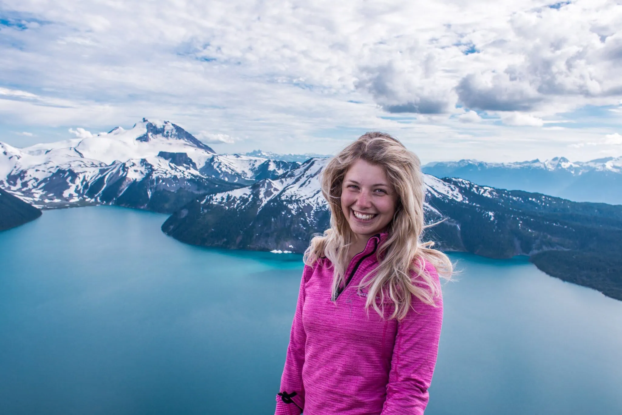 Pohled na Garibaldi Lake z útesu Panorama Ridge