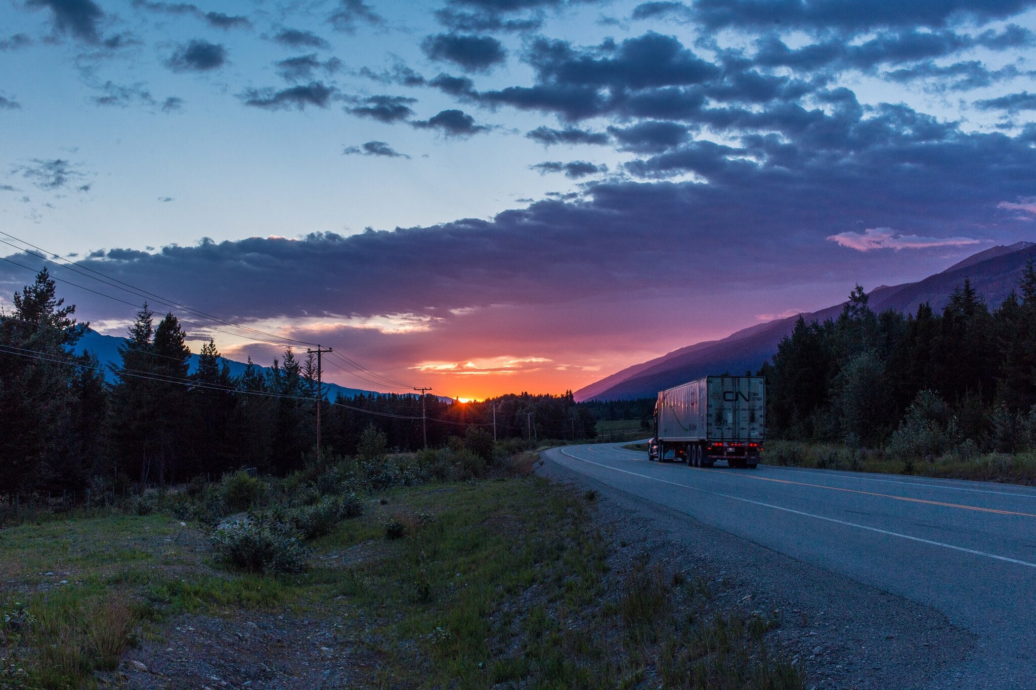 Whistler, Canada: 12 lucruri de văzut și făcut (vară și iarnă) 10 Apus de soare peste munții de pe Sea-to-Sky Highway