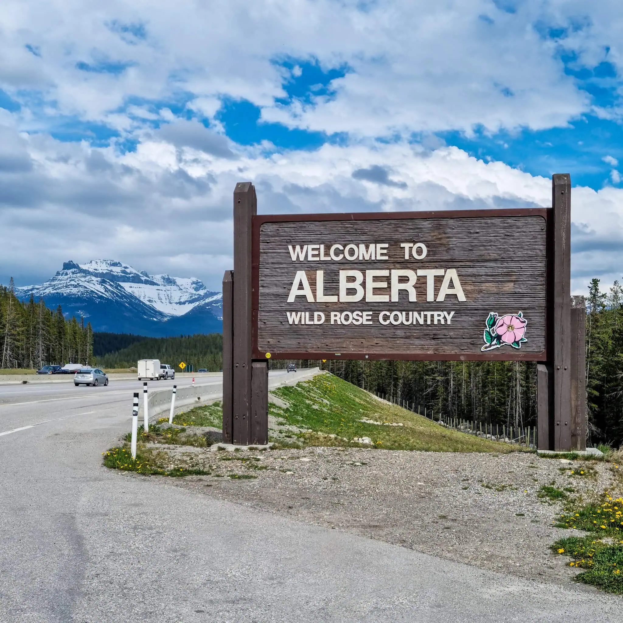 Yoho národní park, Kanada: 10 tipů, co vidět a dělat (Emerald Lake, Takakkaw) 11 Městečko Field v národním parku Yoho