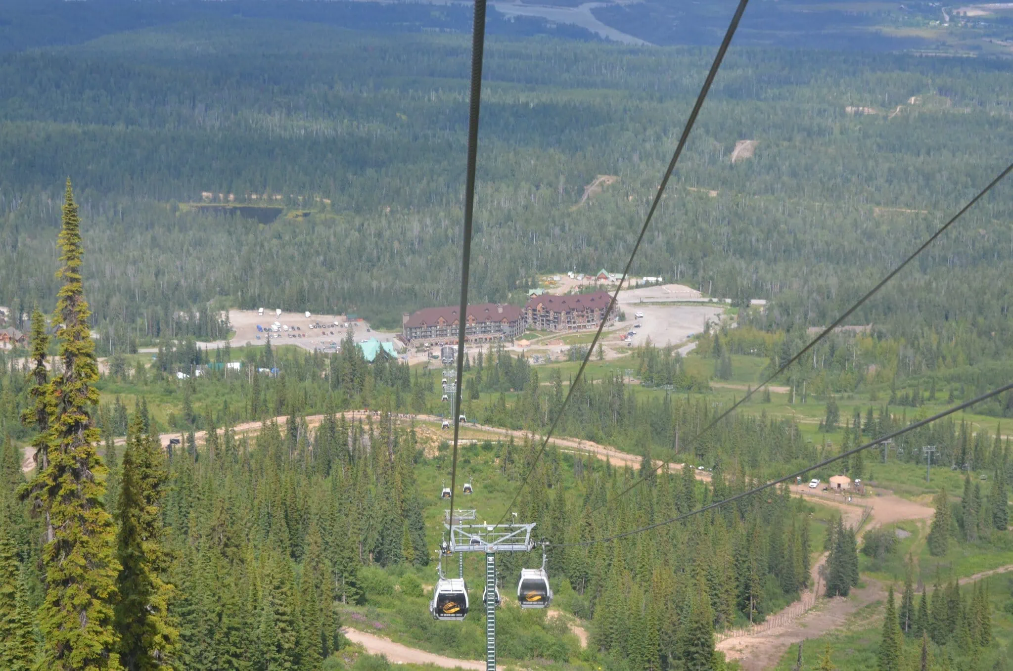 Yoho národní park, Kanada: 10 tipů, co vidět a dělat (Emerald Lake, Takakkaw) 12 Kicking Horse Mountain Resort u Goldenu v zimě