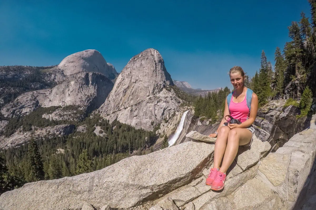 Vyhled na Half Dome, Liberty Cap a Nevada Fall