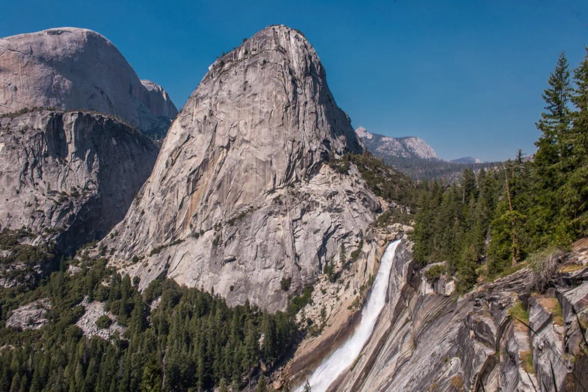 Vodopád Nevada Fall a Half Dome v Yosemite
