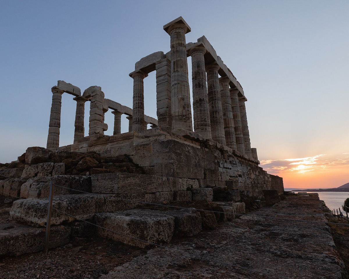 Athény, Řecko: 21 tipů, co vidět a dělat 25 Chrám boha Poseidona na mysu Sounion při západu slunce