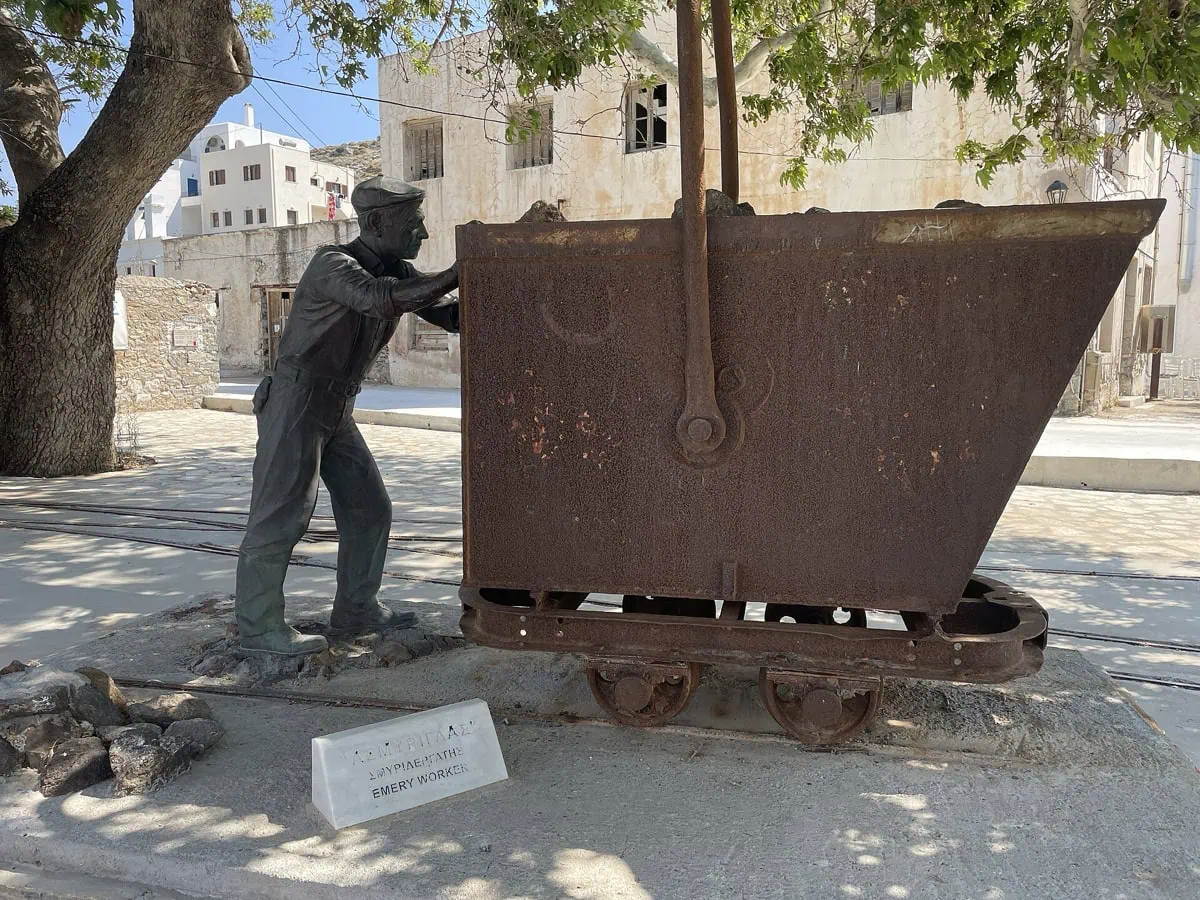 Monument to the emery miners in the port of Moutsouna