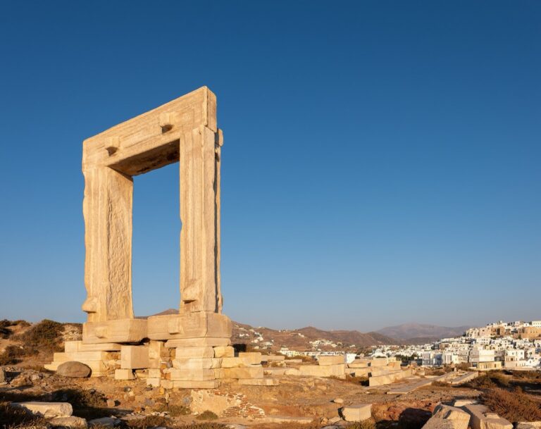Portara, mramorová brána Apollónova chrámu na ostrově Naxos