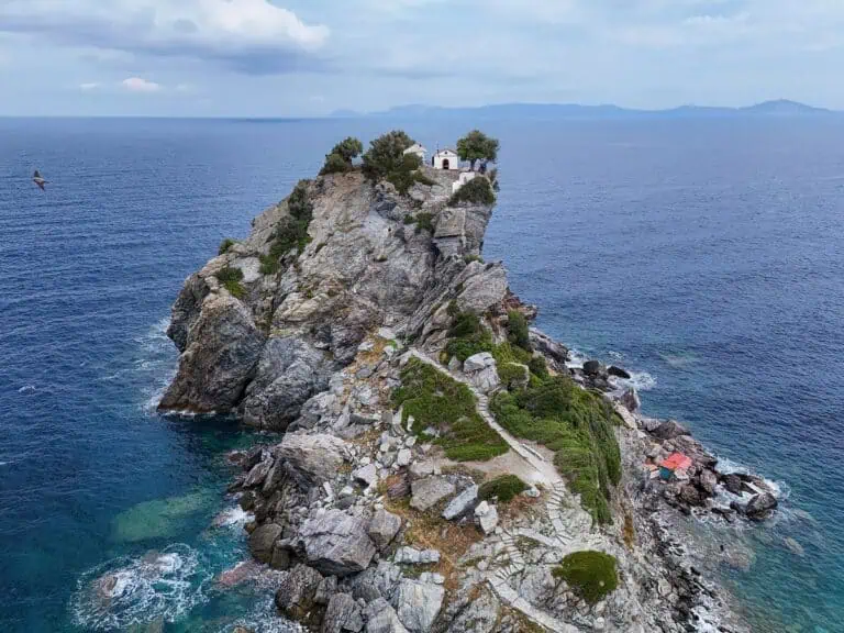Grèce : guide, conseils et que voir en 2026 7 Skopelos, Grèce : 15 choses à voir et à faire sur l’île de Mamma Mia en 2026
