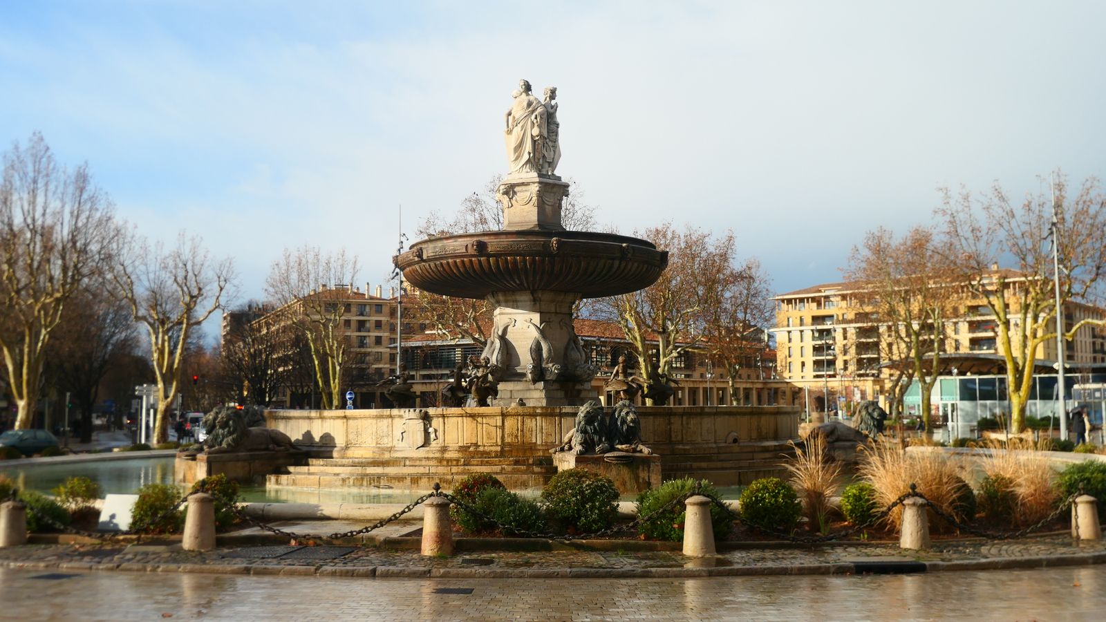 Provence, Frankreich: 14 Tipps für Sehenswürdigkeiten 2026 10 Brunnen La Rotonde in Aix-en-Provence