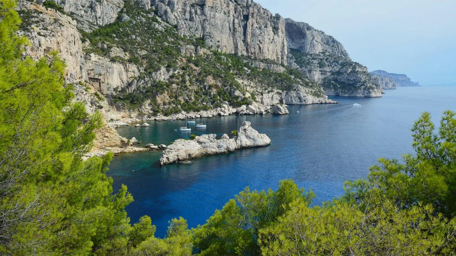 Provensalsko, Francúzsko: 14 tipov, čo vidieť a robiť v roku 2026 8 Záliv Calanque de Sugiton