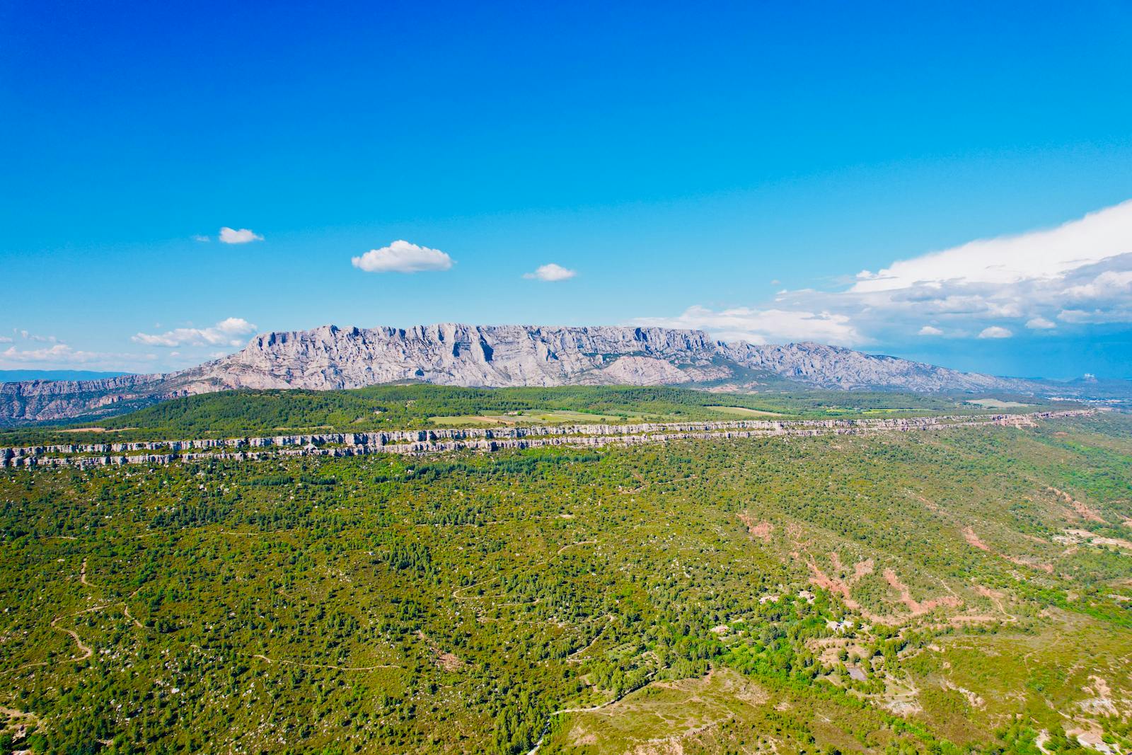 Provence, Frankreich: 14 Tipps für Sehenswürdigkeiten 2026 11 Berg Montagne Sainte-Victoire, den Cézanne malte