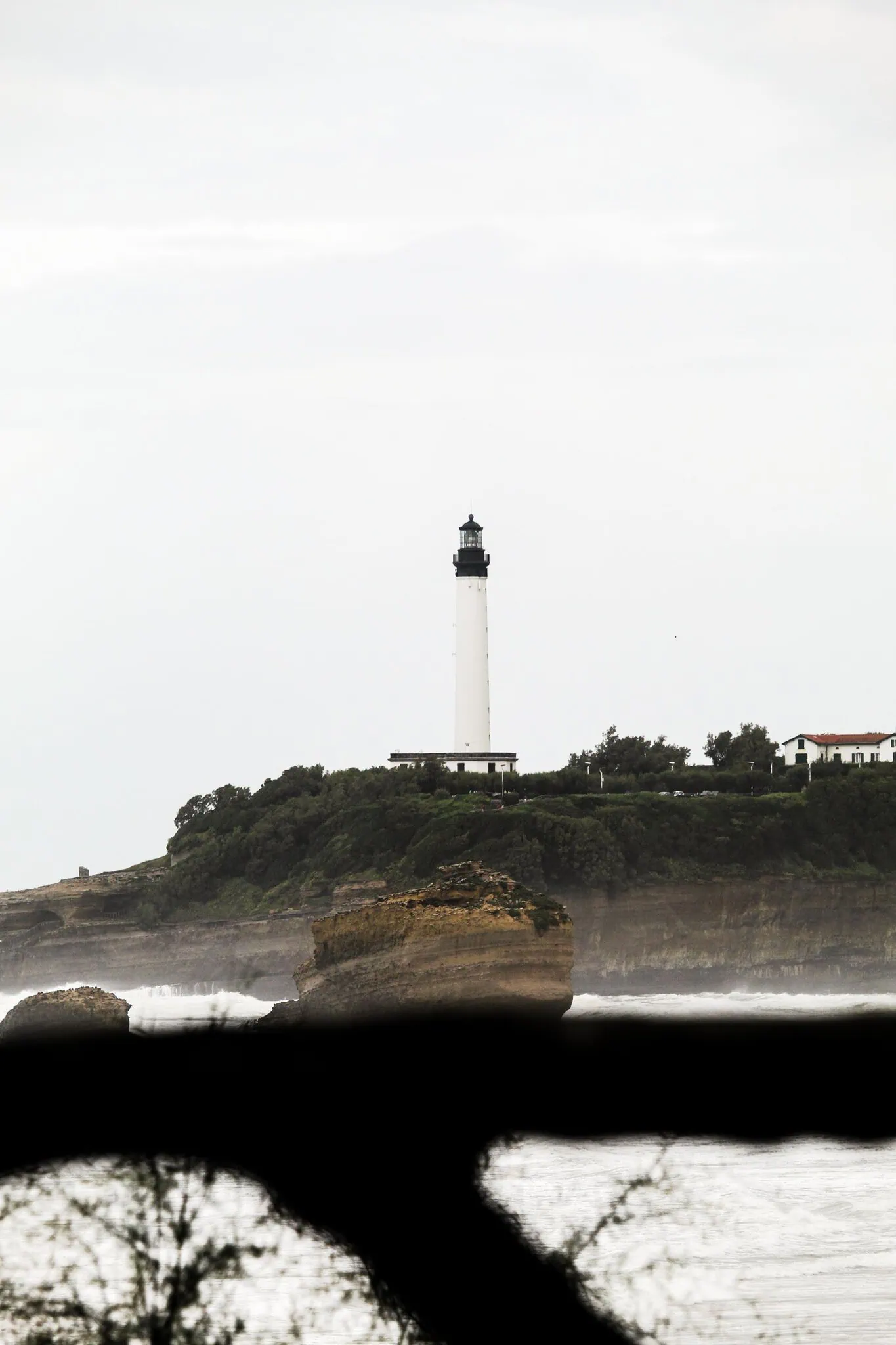 Biarritz und das französische Baskenland: 13 Tipps für 2026 6 Leuchtturm Phare de Biarritz auf der Klippe