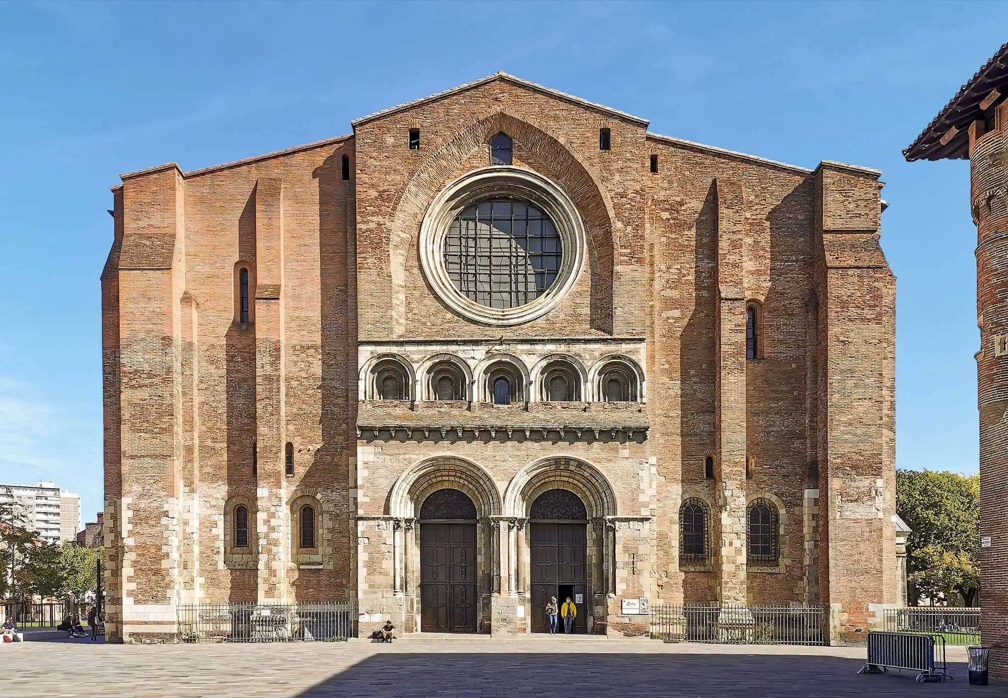 Toulouse, Frankrijk: 13 tips voor wat te zien en doen in 2026 6 Gevel van de basiliek Saint-Sernin in Toulouse