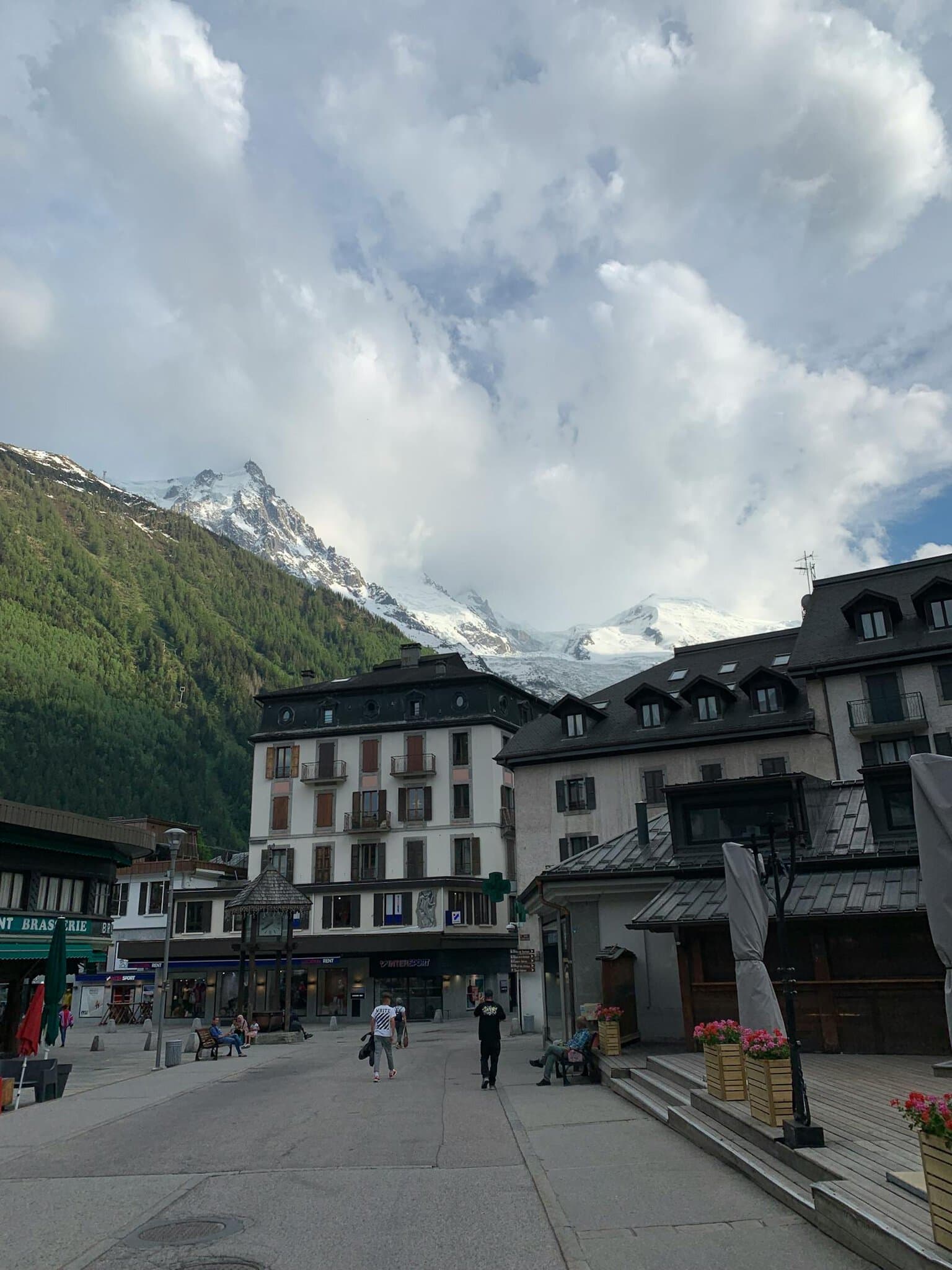 Chamonix Ranska: 13 vinkkiä, mitä nähdä ja kokea 2026 7 Chamonix'n keskusta ja vuorikiipeilyn historia