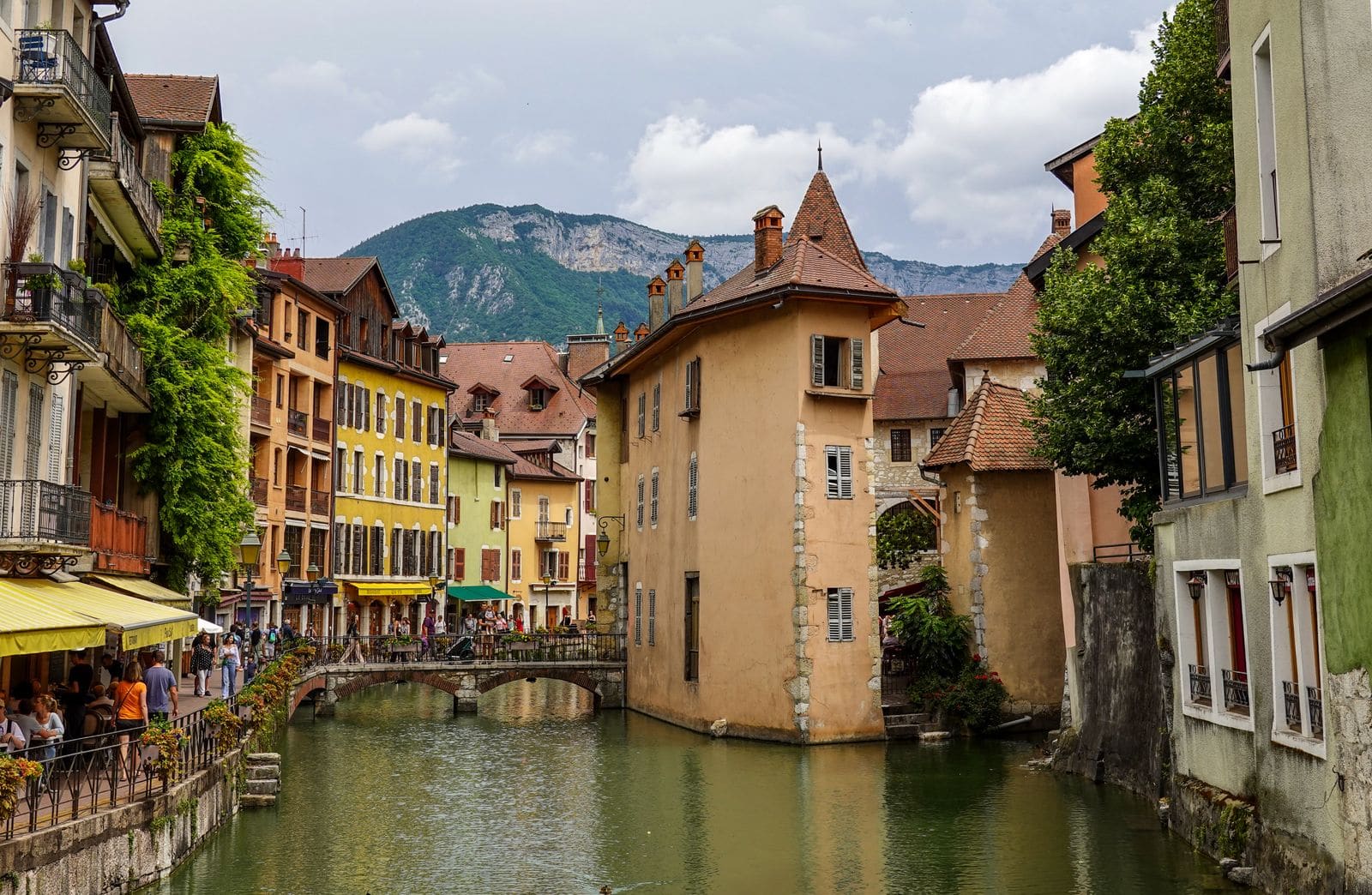 Annecy, Franța: 12 sfaturi pentru Veneția Alpilor în 2026 3 Unde să te cazezi la Annecy