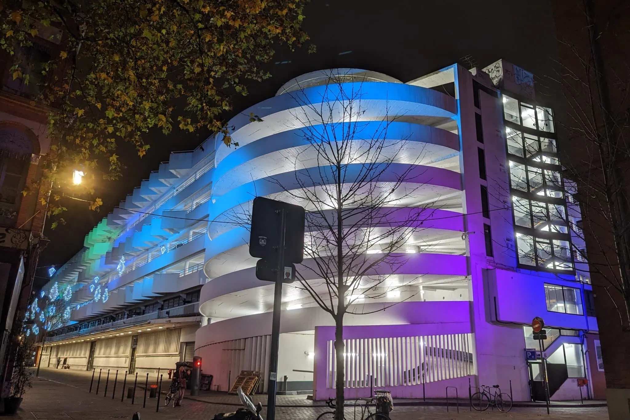 Toulouse, Frankrijk: 13 tips voor wat te zien en doen in 2026 16 Markthal Victor Hugo in Toulouse in avondverlichting