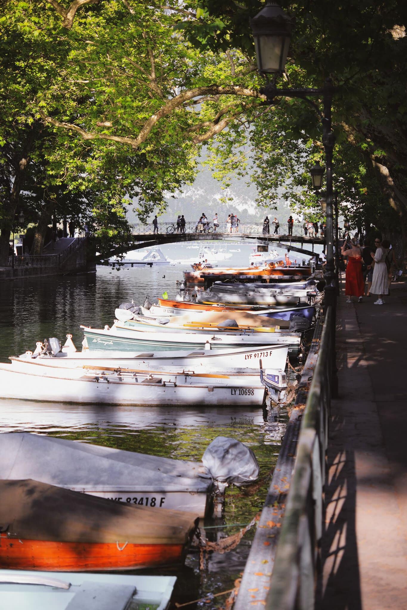 Annecy, Franța: 12 sfaturi pentru Veneția Alpilor în 2026 8 Pont des Amours (Podul îndrăgostiților)