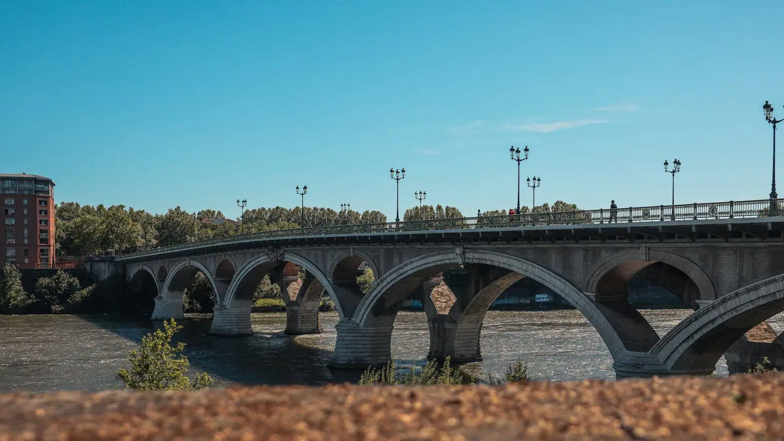 Toulouse, Frankrijk: 13 tips voor wat te zien en doen in 2026 17 Stenen brug over de rivier de Garonne in Toulouse