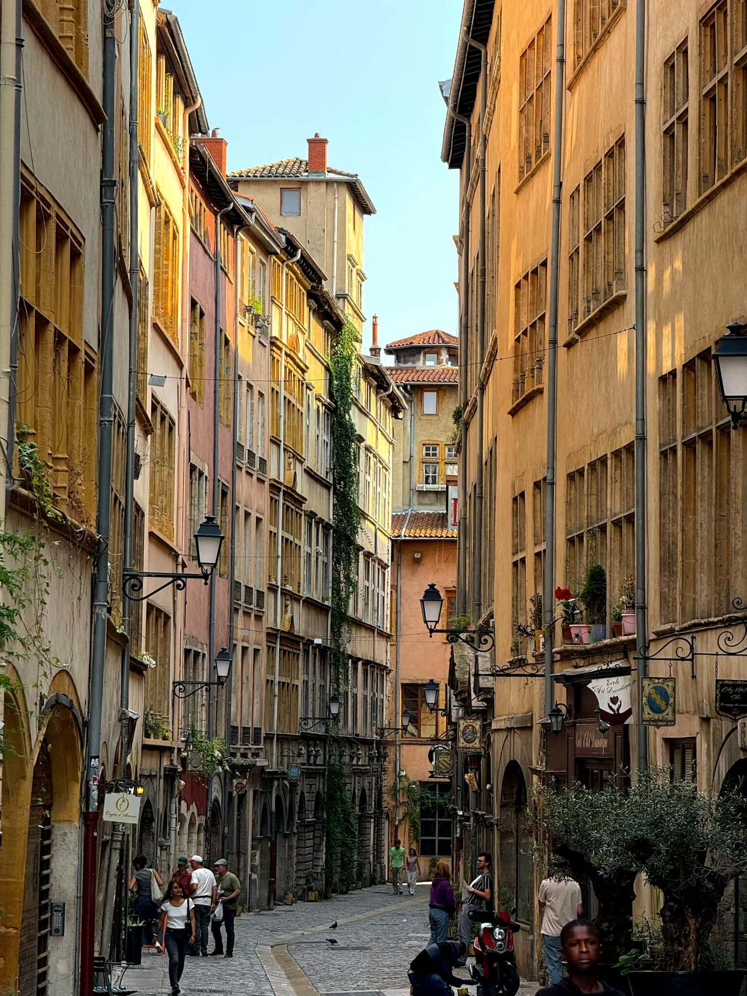 Lyon, Franța: 14 lucruri de văzut și făcut în 2026 9 Cartierul colorat Croix-Rousse din Lyon