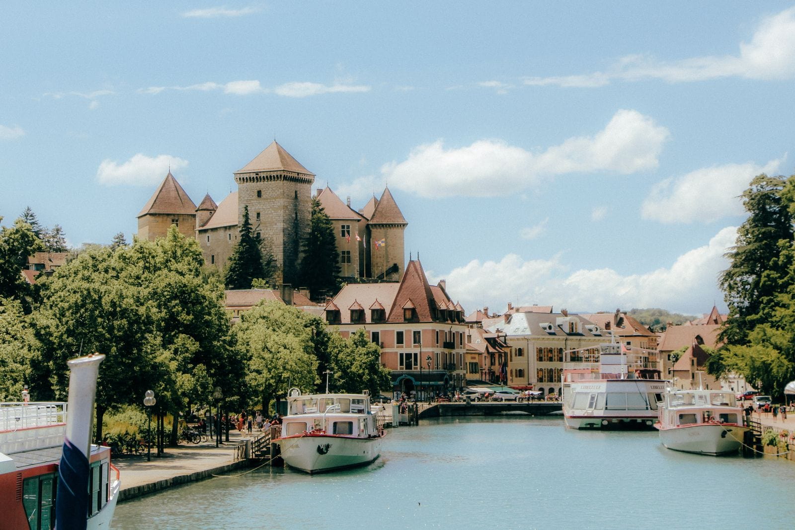 Annecy, Franța: 12 sfaturi pentru Veneția Alpilor în 2026 9 Urcuș la medievalul Château d'Annecy