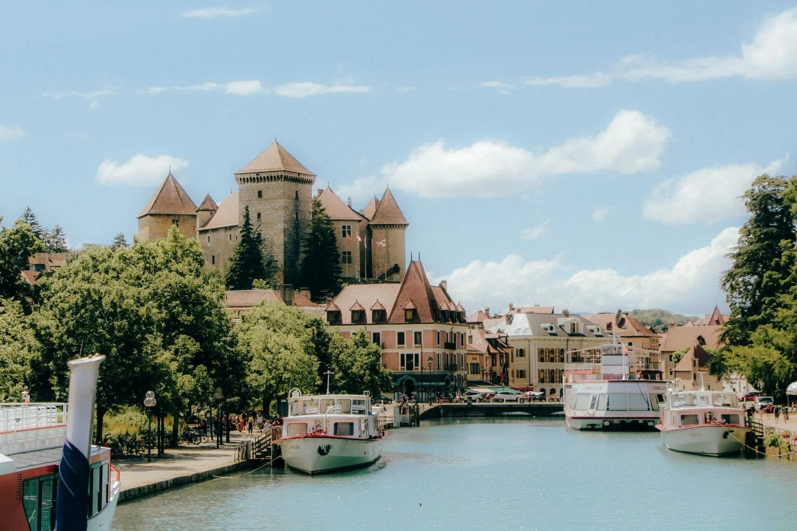 Annecy, Francia: 12 imprescindibles de la Venecia de los Alpes en 2026 9 Subida al medieval Château d'Annecy