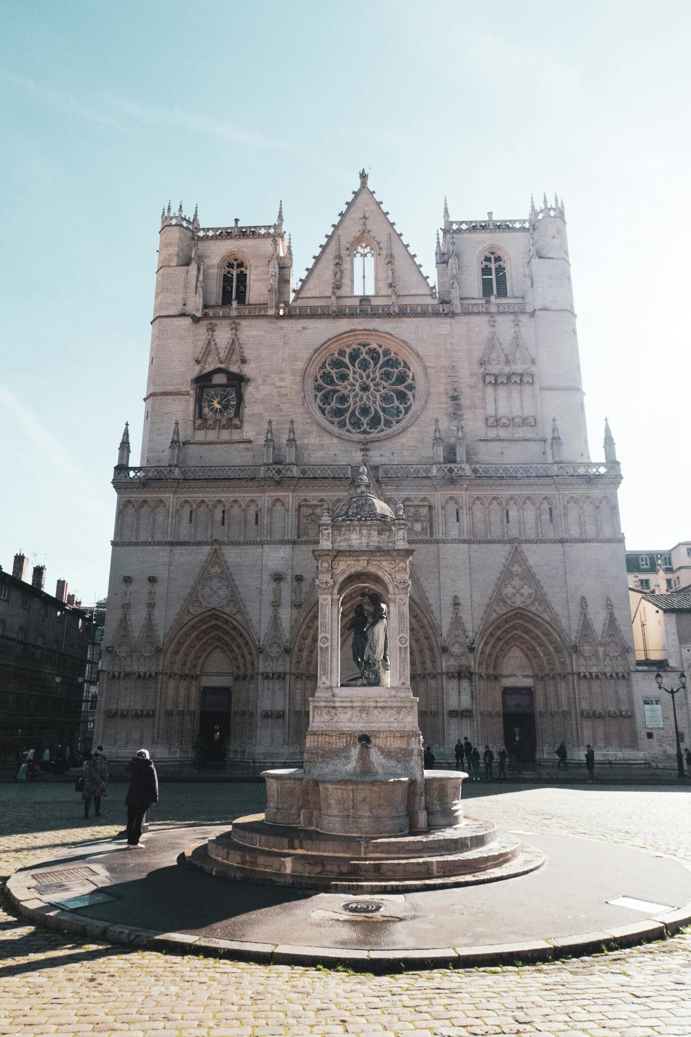 Lyon, Franța: 14 lucruri de văzut și făcut în 2026 16 Catedrala gotică Sfântul Ioan Botezătorul din Lyon